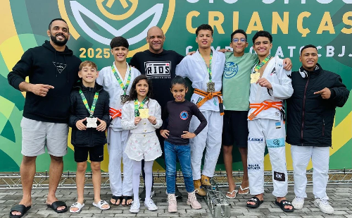 Atletas mirins de Ipatinga brilham com cinco medalhas em torneio nacional de jiu-jitsu