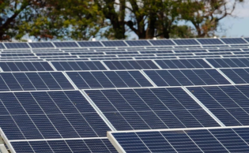 Vale do Rio Doce ganha maior usina solar da região, chamada "Usina Fotovoltaica Vale do Aço I"