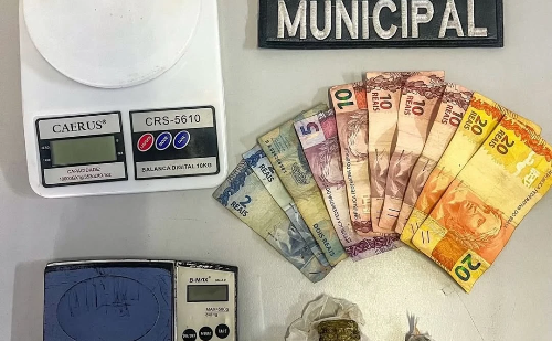 Homem é flagrado com maconha e balanças de precisão perto de creche em Ipatinga