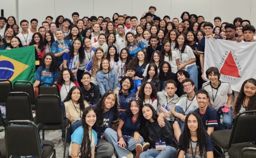 Quatro estudantes do Vale do Aço vão fazer intercâmbio internacional gratuito