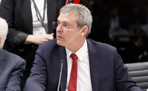 Líder do PT critica nova alta da Selic e chama medida de “indecente e proibitiva”
