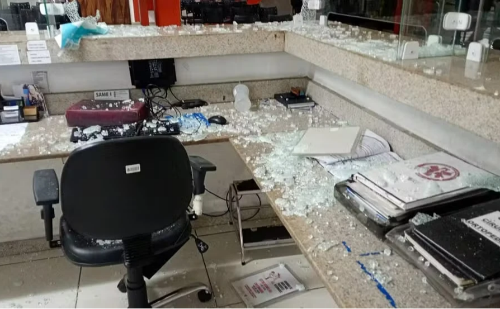 Paciente atira tijolo após ter atestado médico negado em UPA de MG