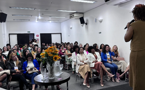 Workshop sobre empreendedorismo feminino mobiliza 90 mulheres em Timóteo