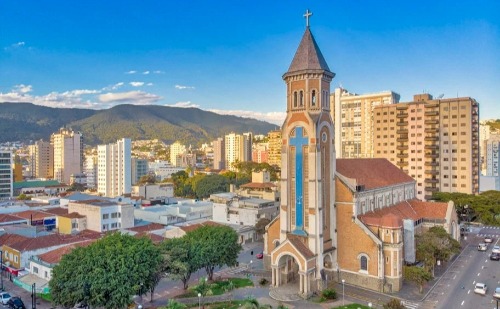 Golpe em hotel turístico de Minas Gerais: homem tenta usar cartão de terceiro e é preso