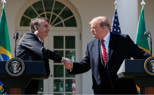Bolsonaro posta foto com Trump e Netanyahu após ofensiva dos EUA