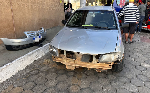 Motociclista fica ferido em colisão com carro em São Domingos do Prata