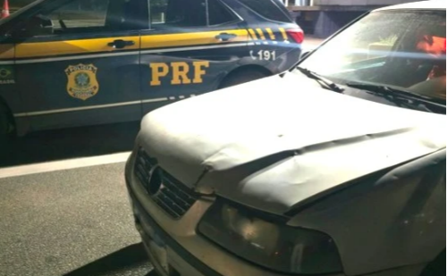 Carro furtado há 21 anos em SP é achado em blitz na BR-381 e motorista acaba preso