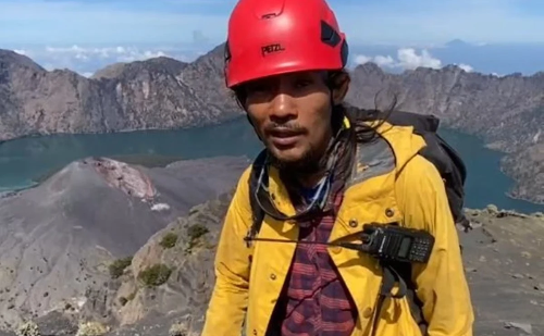 Guia herói tenta salvar Juliana Marins em vulcão na Indonésia