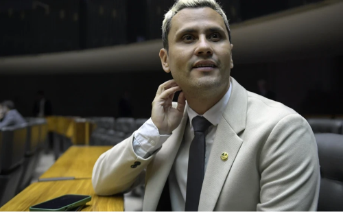 Senador Cleitinho cobra Itamaraty por repatriação de brasileira morta na Indonésia