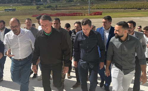 Lincoln Drumond acompanha Bolsonaro em evento político e sobe rampa da Cidade Administrativa