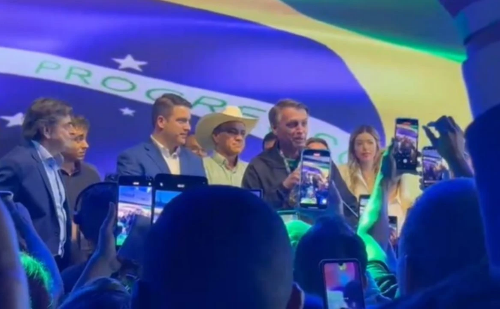 Bolsonaro entrega medalha '3 Is' a Mateus Simões durante evento do PL em BH