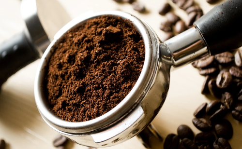 Preço do café recua nas bolsas e pode aliviar bolso do consumidor