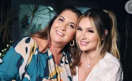 Curtidas em críticas a Virginia geram polêmica e mãe se defende