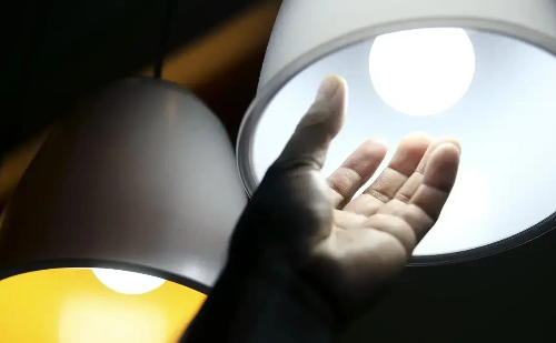 Aneel mantém bandeira vermelha na conta de luz em julho
