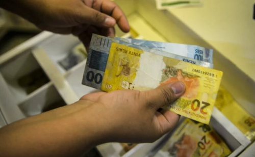 Inflação estoura meta por seis meses e força nova carta do BC ao governo