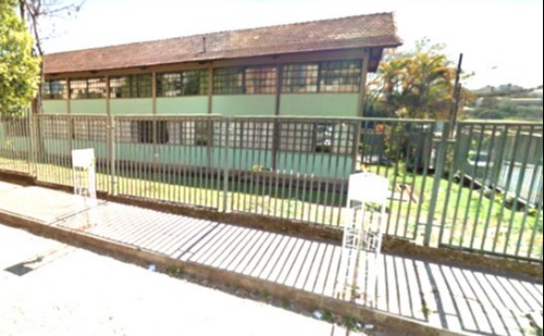 Aluna de 11 anos agride professora com garrafada no rosto em escola de Minas