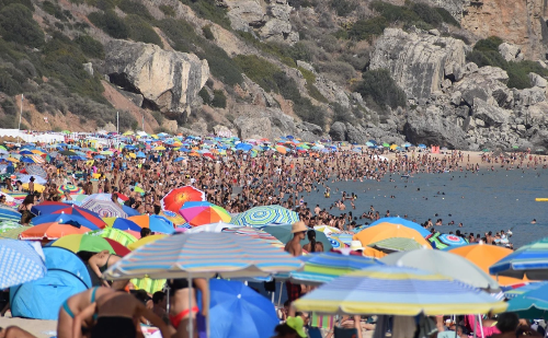 Europa enfrenta caos e fecha escolas por calor extremo