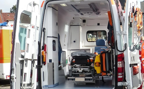 Ambulância, tomografia e exames: jornalista dos EUA recebe tudo de graça no SUS e se surpreende