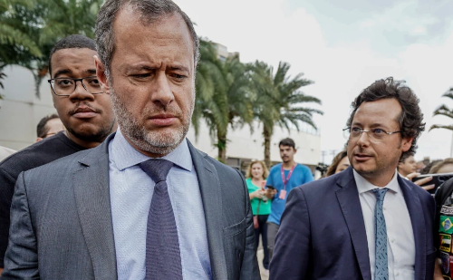 Advogados de Bolsonaro prestam depoimento à PF por suspeita de obstrução