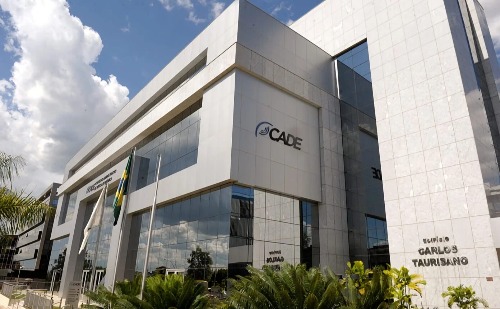 Cade dá 60 dias para CSN vender ações da Usiminas após pressão judicial