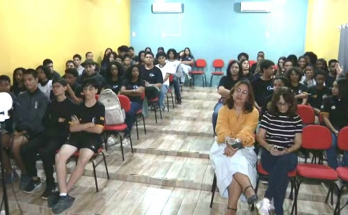 Adolescente autista sofre racismo em escola de Maricá e caso impulsiona projeto de lei na Alerj