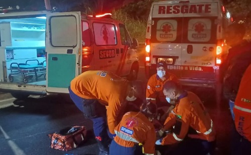 Motociclista perde controle e passageira se fere em cruzamento de  João Monlevade