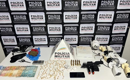 Jovem é preso com armas e drogas após operação em Raul Soares