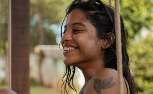 Enterro de Juliana Marins reúne autoridades e gera comoção em Niterói