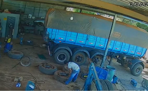 Pneu explode durante calibragem e mata caminhoneiro em oficina de Goiás