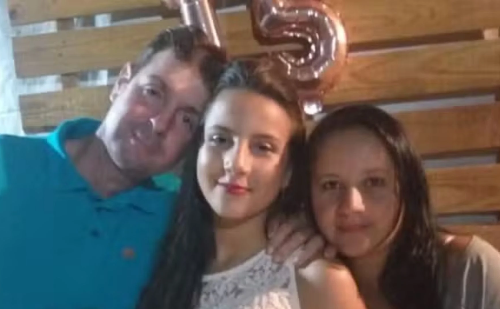 Pai, mãe e filha de 17 anos morrem após carro bater em árvore no ES