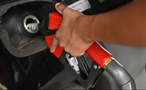 Ministro denuncia aumento indevido no preço da gasolina em MG e DF