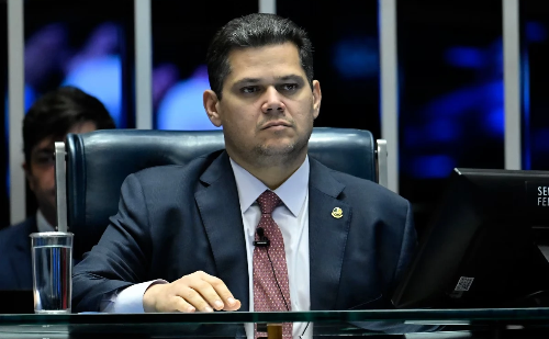 Alcolumbre garante promulgação de aumento de deputados se Lula não sancionar