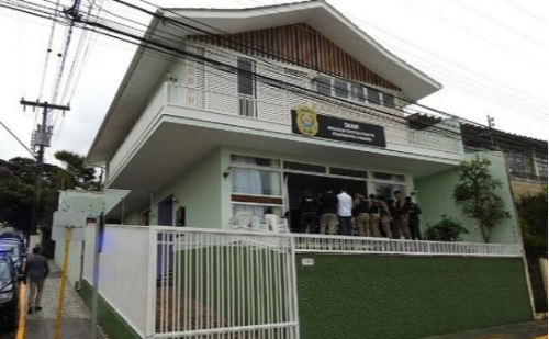 Após gastar herança deixada pelo pai, filha mata a mãe por mais dinheiro