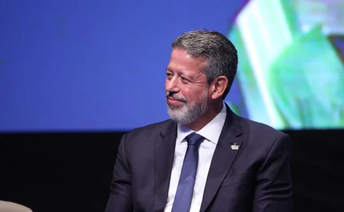 Lira propõe reduzir imposto para altas rendas e avalia mudanças no IR