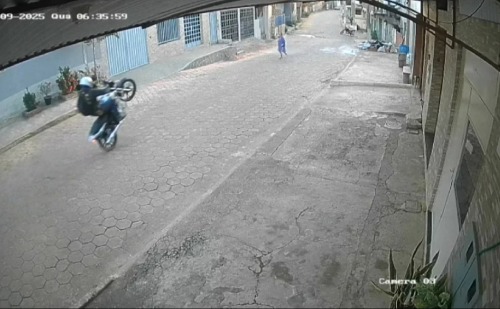 Tentei frear, mas foi tarde demais': jovem empina moto e atropela idosa de 78 anos em MG