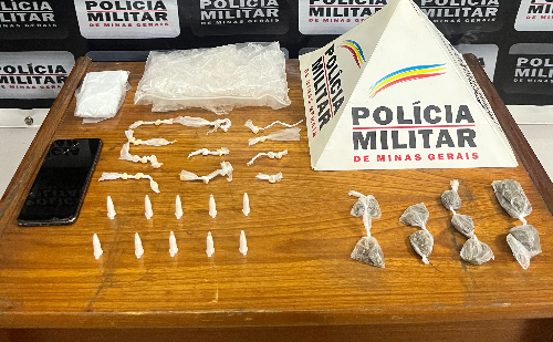Jovem é preso por tráfico após esconder drogas em parede