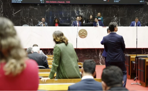 Deputados mineiros travam embate sobre tarifas impostas por Trump