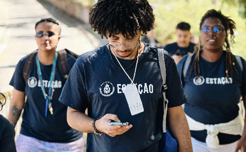 Projeto leva aulas gratuitas de fotografia a sete cidades mineiras ao longo da ferrovia