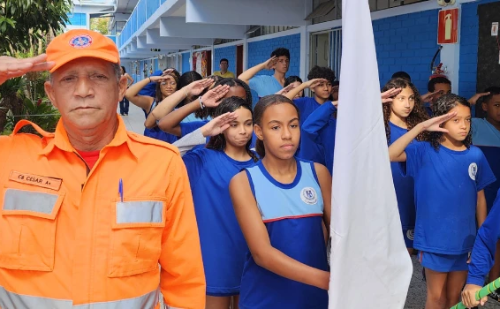 Minas consulta 728 escolas sobre expansão do modelo cívico-militar