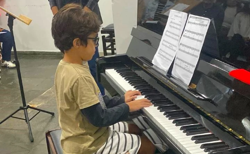 Escola Municipal de Música TOM realiza recital de piano nesta sexta-feira
