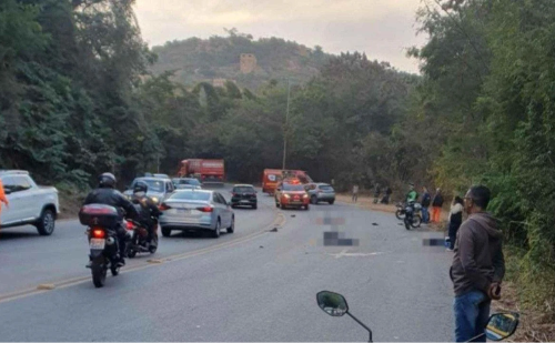 Colisão entre carro e motos mata dois e deixa feridos na BR-262, em Sabará