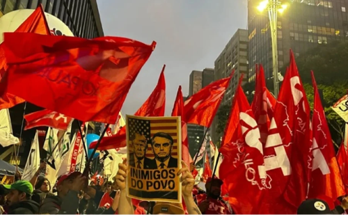 Ato na Avenida Paulista reúne 15 mil em protesto contra Trump, tarifaço e Bolsonaro
