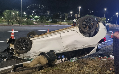 Jovem embriagado capota carro na BR-381 em Ipatinga e vai parar na delegacia