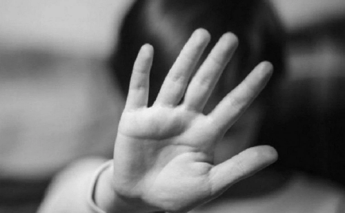 Padrasto é preso após espancar criança de 6 anos que pediu para dormir com porta aberta
