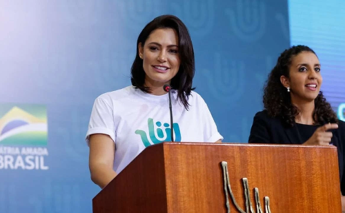 Michelle Bolsonaro critica Lula e pede fim das provocações sobre tarifas dos EUA