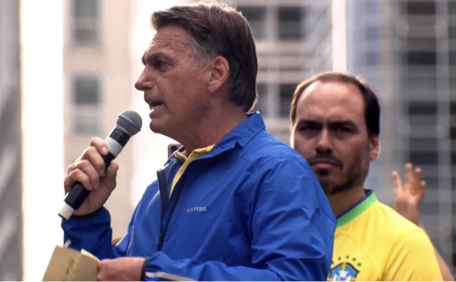 Bolsonaro reage a investigações da PGR e fala em tentativa de destruição pessoal