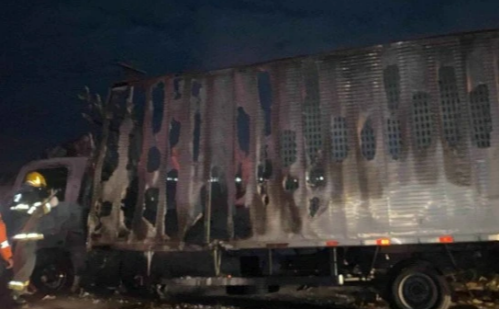 Mistério na BR-050: corpo coberto com cal é encontrado perto de caminhão incendiado