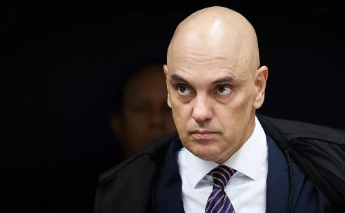Moraes repreende advogado durante audiência sobre trama golpista