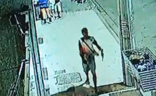 Vídeo: Criança tem pescoço cortado por homem em ataque repentino em MG