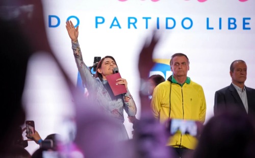 Michelle Bolsonaro reage a medidas do STF contra o marido